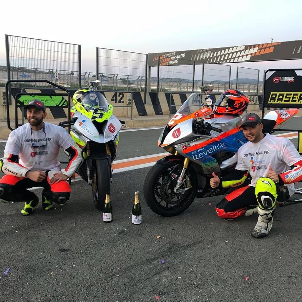 David Rasero y Alberto Serrano, pilotos del ADN Motos Team, patrocinado por Grupo Itevelesa, campeones de la BMW Cup RR EASYRACE